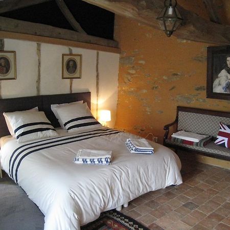 Le Logis Des Tourelles Bed & Breakfast Beaupréau Oda fotoğraf