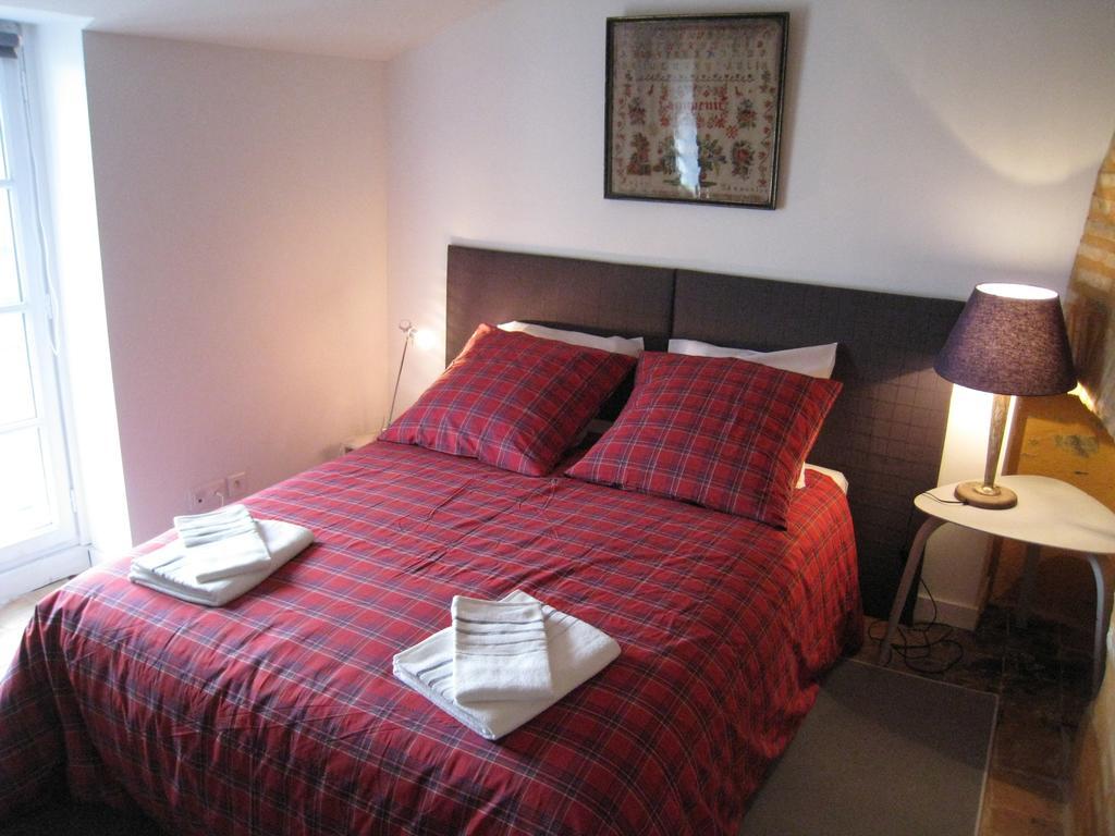 Le Logis Des Tourelles Bed & Breakfast Beaupréau Oda fotoğraf