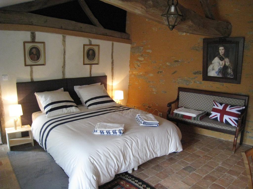 Le Logis Des Tourelles Bed & Breakfast Beaupréau Oda fotoğraf