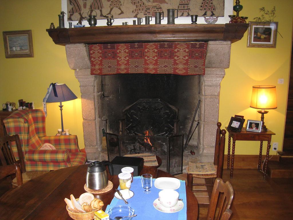 Le Logis Des Tourelles Bed & Breakfast Beaupréau Oda fotoğraf