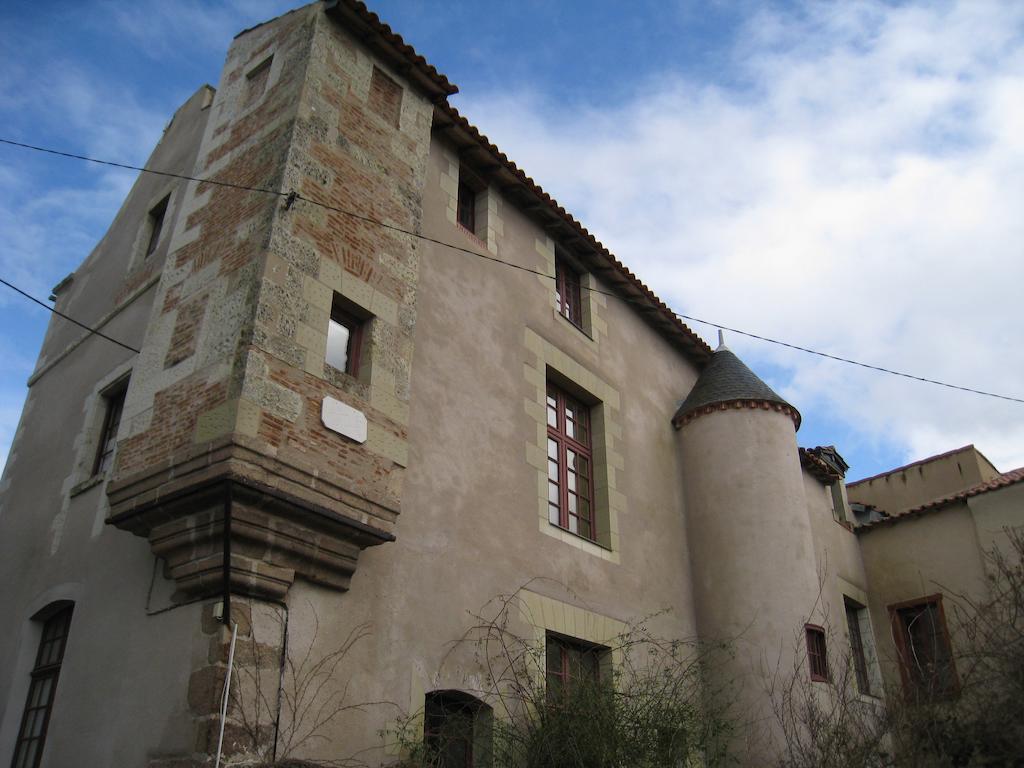 Le Logis Des Tourelles Bed & Breakfast Beaupréau Dış mekan fotoğraf