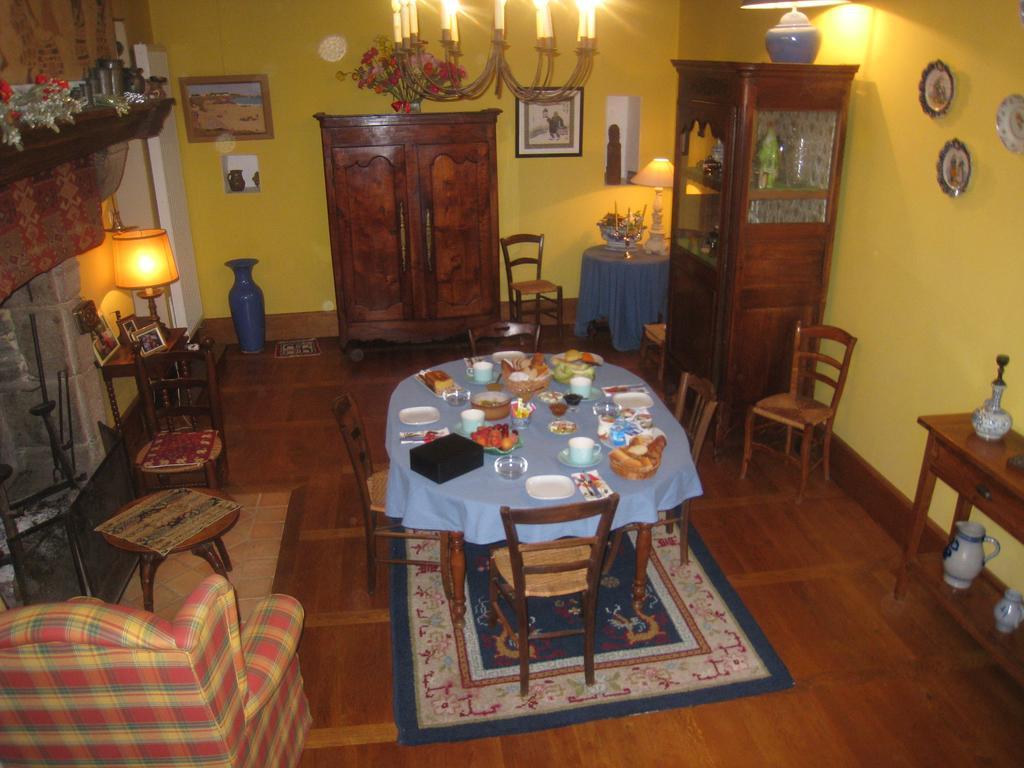 Le Logis Des Tourelles Bed & Breakfast Beaupréau Dış mekan fotoğraf